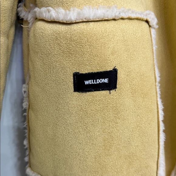 Cozy Shearling-Like Jacket packets inside and out really warm - Picture 2 of 6